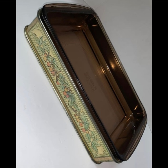 COPY - Vintage PYREX #232 with Metal Carrier - Picture 1 of 4